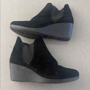CROCS Black Suede Wedge Ankle Booties size 10